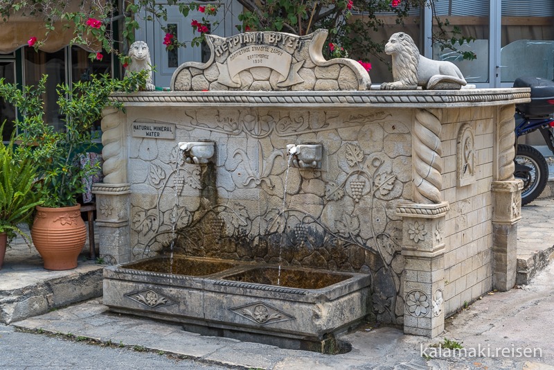 Trinkwasser-Brunnen in Zaros