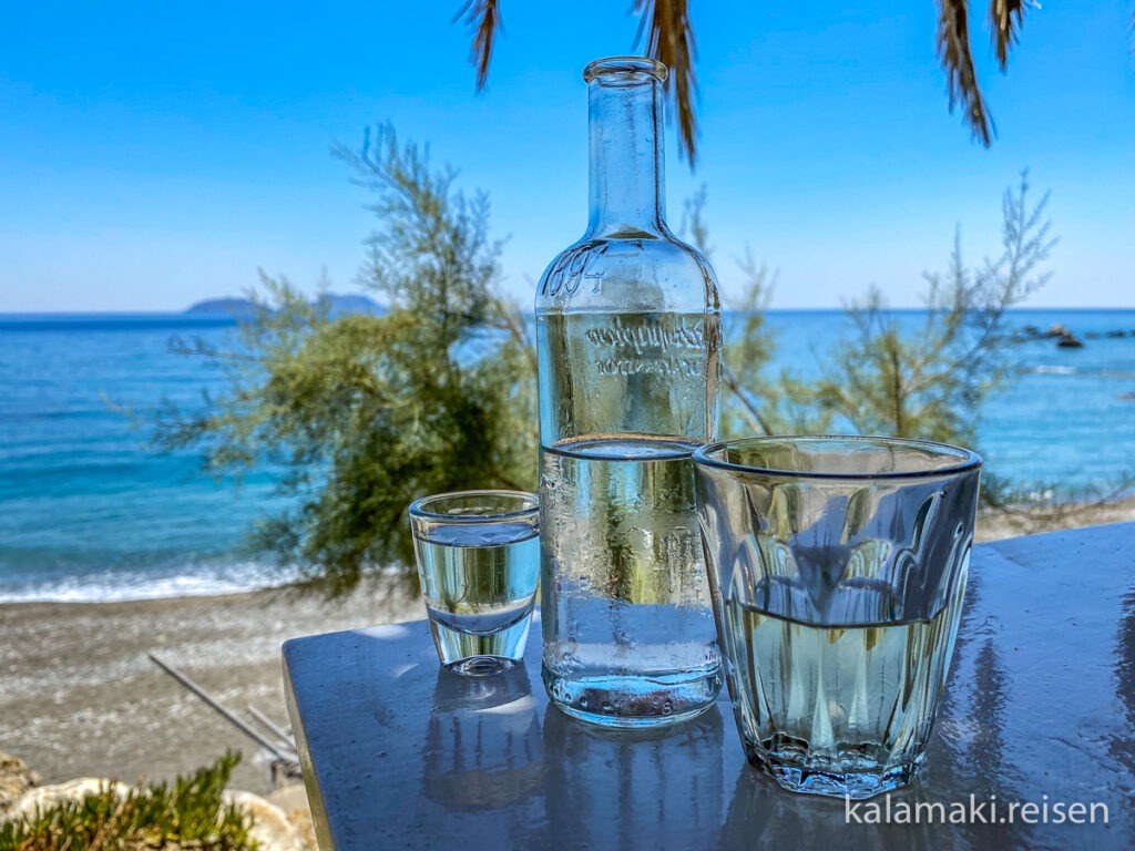 Auf's Meer blicken bei einem Glas Wein - Was kann entspannender sein?