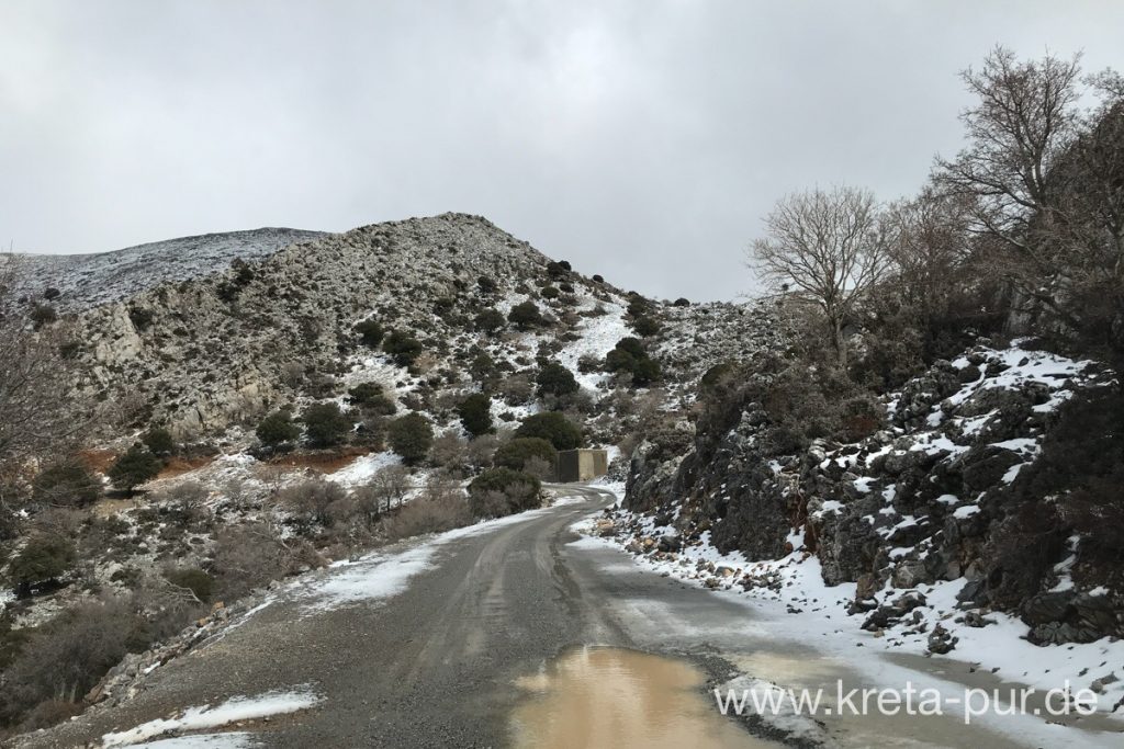 Unterweg im Schnee, natürlich auf Schotter ;-)