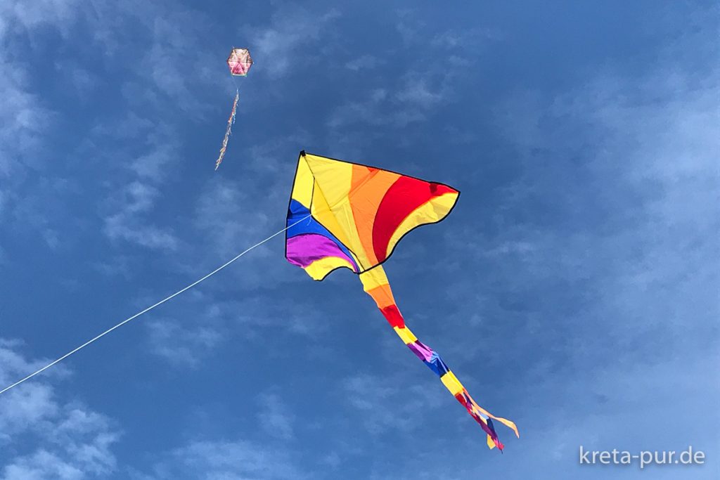 Rosenmontag - Drachenfliegen am Strand von Tymbaki