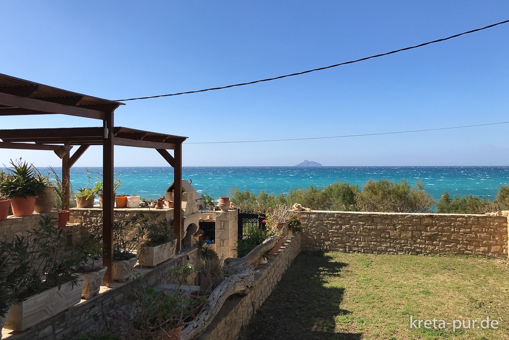Apartments Finikas - Blick vom Garten auf die libysche See