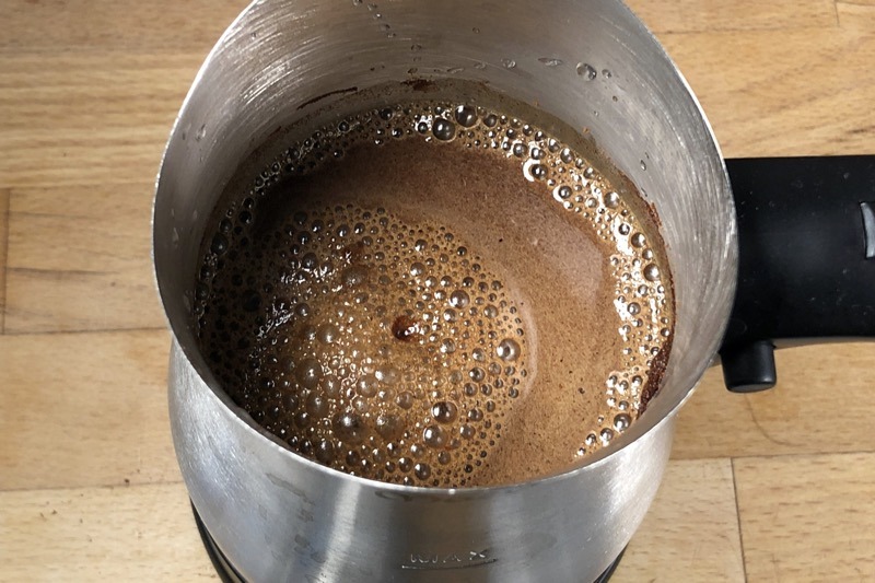 Griechischer Kaffee zu Hause - Blick in den Kocher