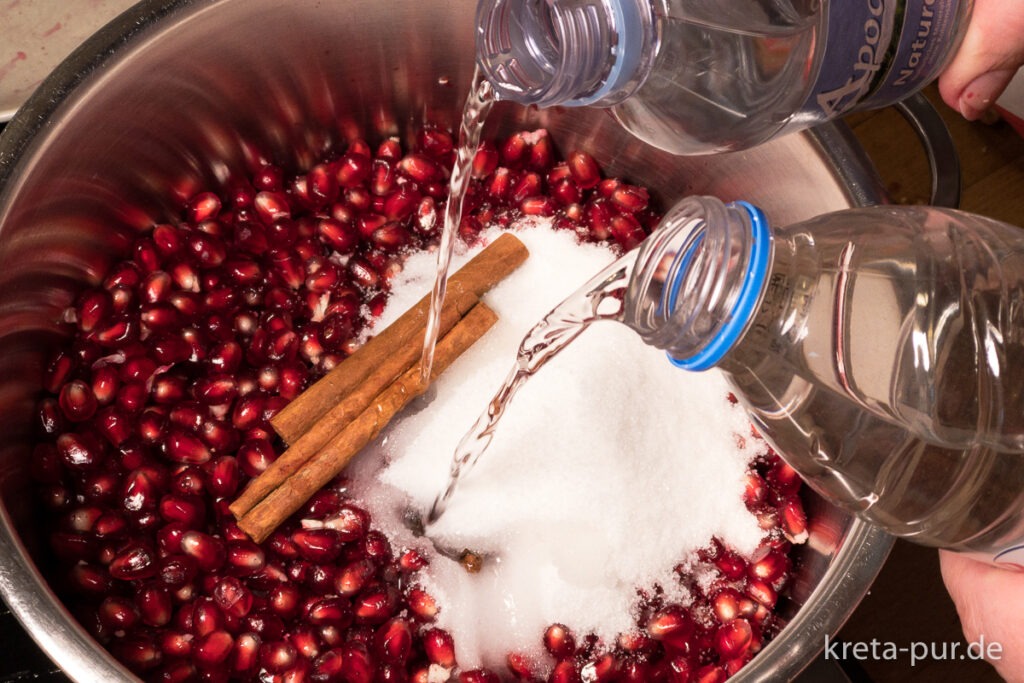 Die wichtigste Zutat: Kretischer Raki aus der Original-Verpackung