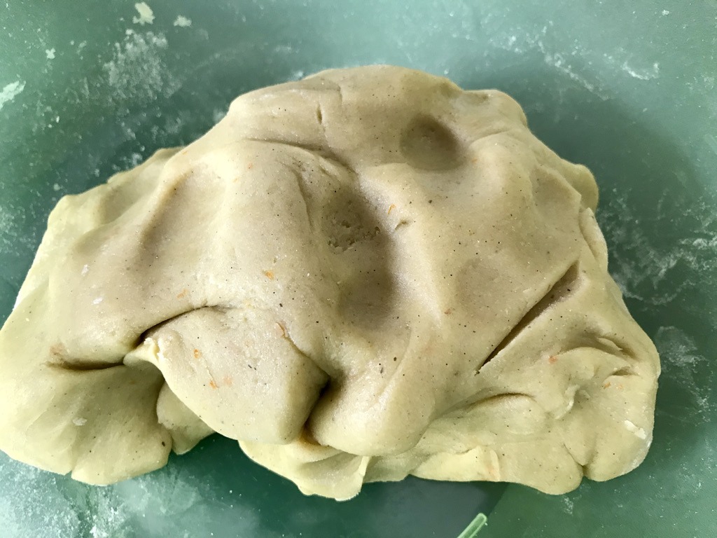 Koulourakia - leckere vegane Kekse mit Orangennote - fertiger Teig